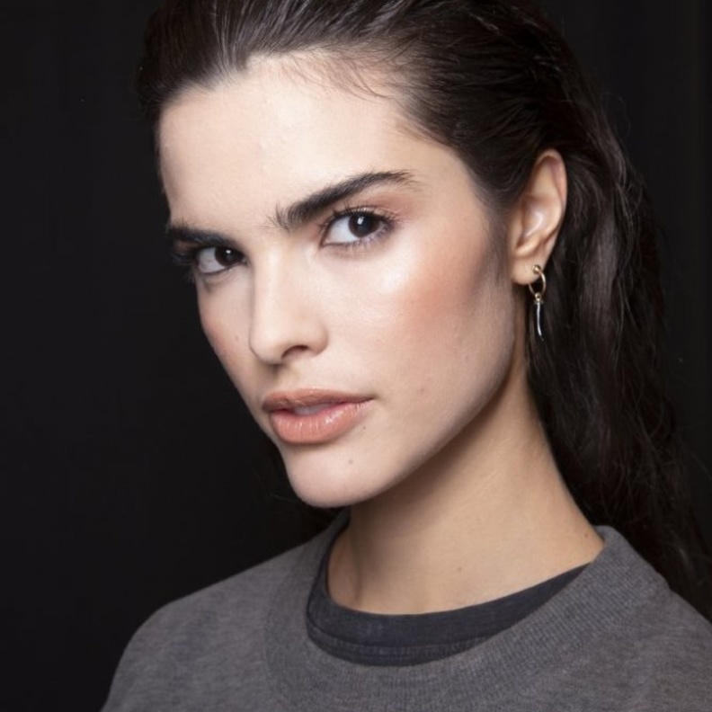  موضة البلاشر البرتقالي القوي من دار Alejandra Alonso Rojas