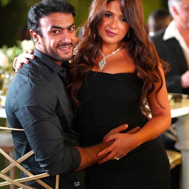 ياسمين عبد العزيز واحمد العوضي