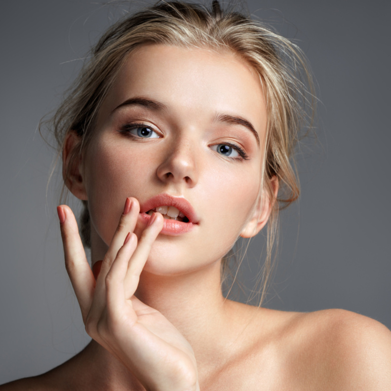 مرطب طبيعي للشفايف باستخدام زبدة الشيا