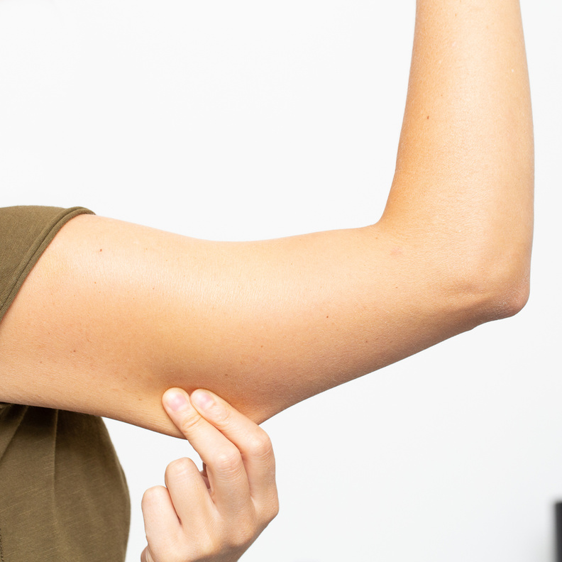 عملية شد الذراعين وأهم آثارها الجانبية للتخلص من ترهلات الذراعين