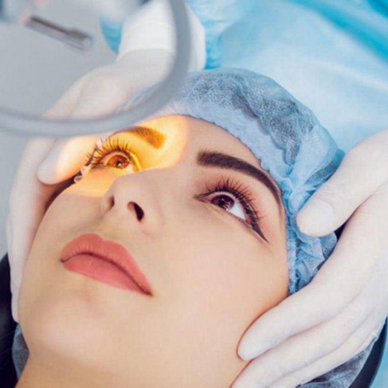  عملية زرع العدسات تصحح النظر