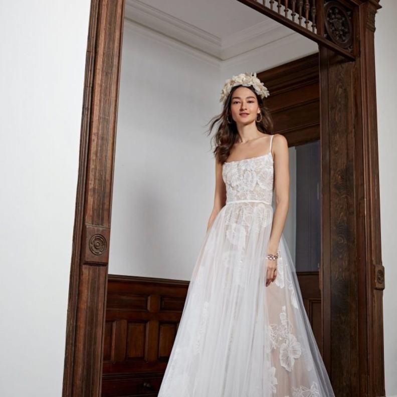  موديلات فساتين زفاف مع ياقة مربعة من bhldn