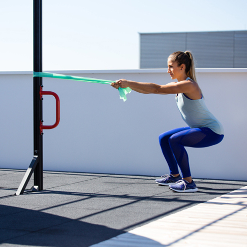  تمارين رياضية فعالة لتقوية العضلات باستخدام الحبل المطاطي
