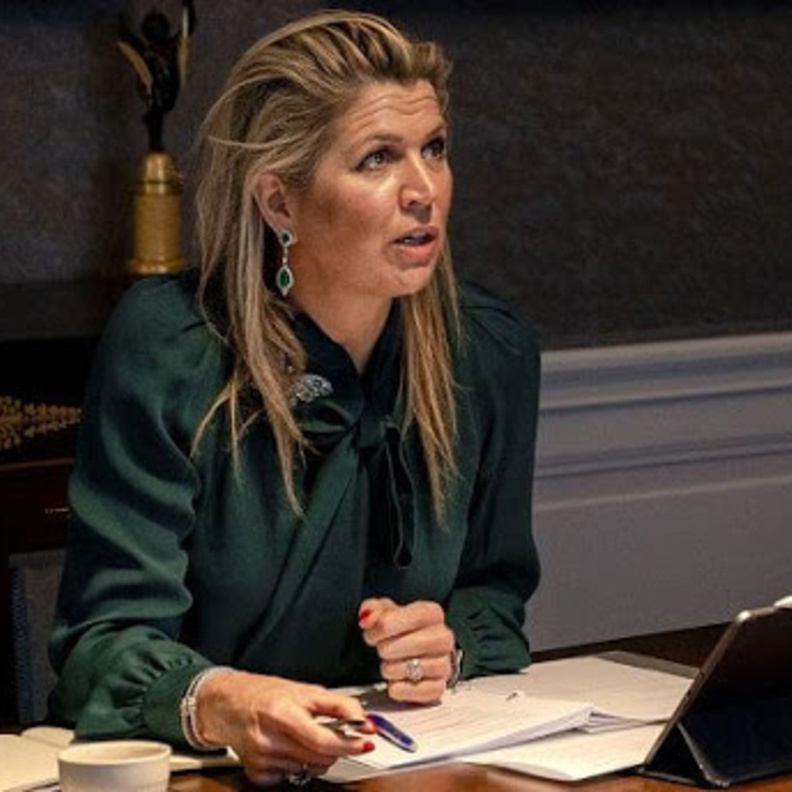 الملكة ماكسيما في مقابلة عن بعد مع رئيس وزراء إيطاليا