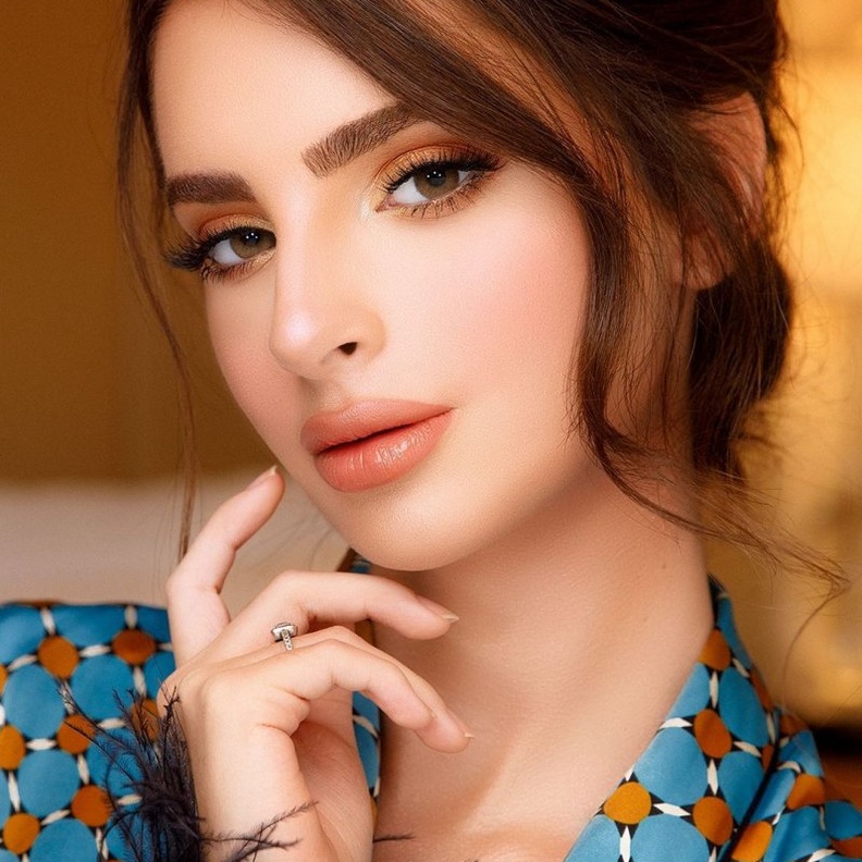 ابرز خبيرات مكياج اماراتيات على انستغرام بمناسبة اليوم الوطني الاماراتي