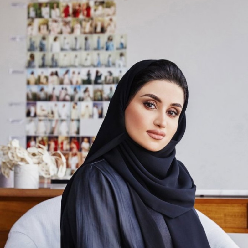 المصممة الاماراتية ياسمين الملا