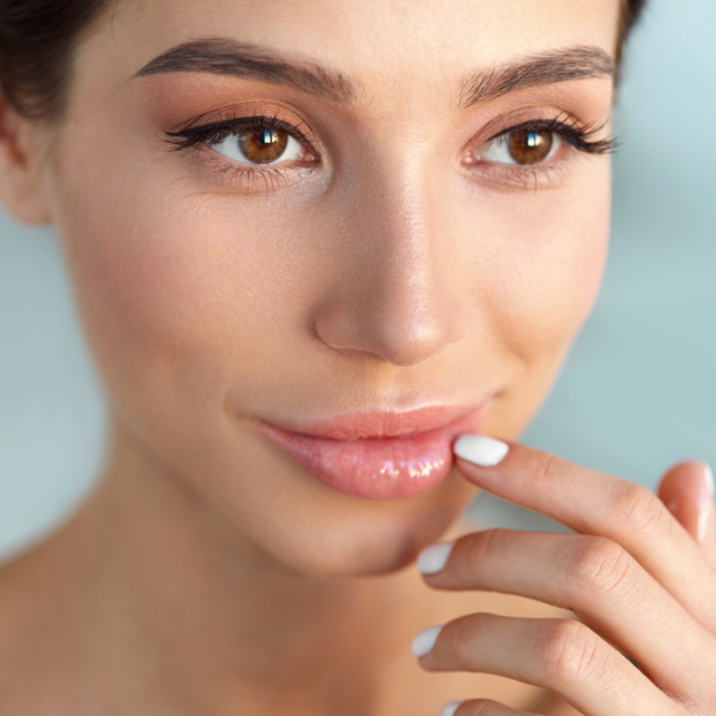 طرق التخلص من اسمرار الشفاه