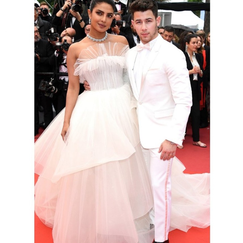 بريانكا متألقة بالابيض في مهرجان كان 2019 بفستان من تصميم Georges Hobeika