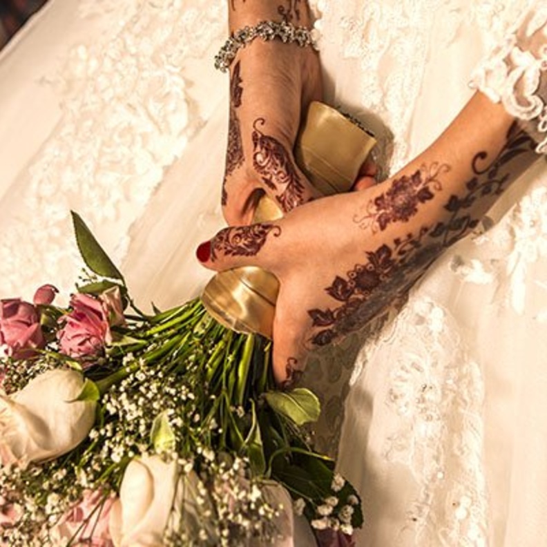 حنة العروس من تقاليد الزفاف في الامارات