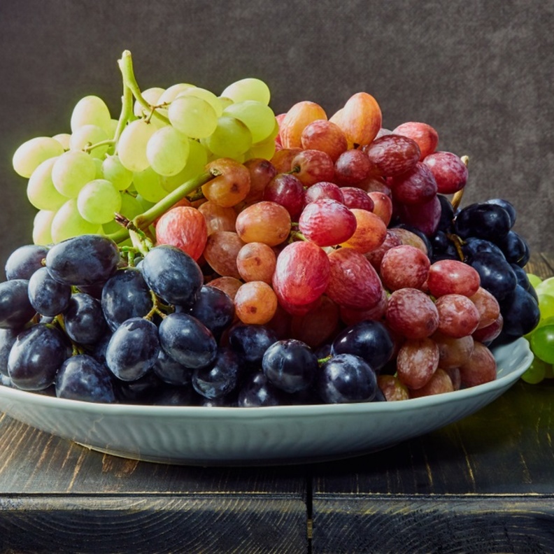  فاكهة العنب تحمي من الام الظهر