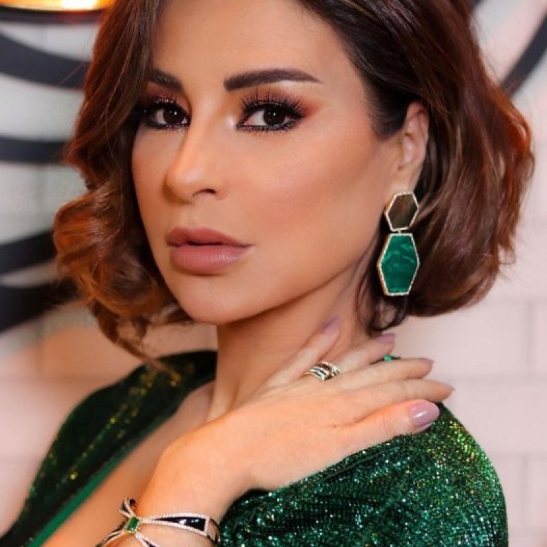 طريقة وضع مكياج سموكي قوي على طريقة ماغي بو غصن