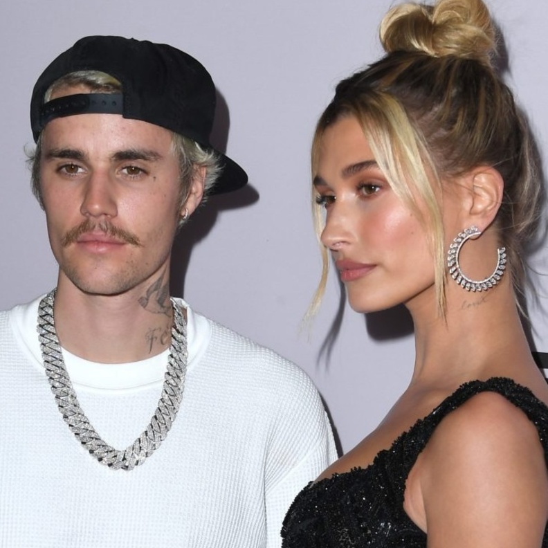 جاستن بيبر يدافع عن هايلي بالدوين بشراسة بعد تعرضها لهجوم بسبب سيلينا جوميز