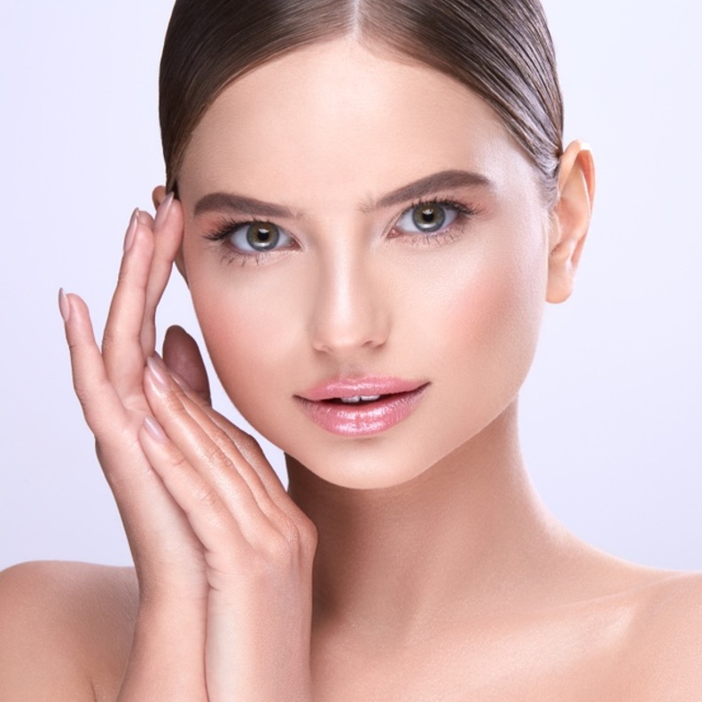 وصفات طبيعية للتخلص من إرهاق حول العين بسبب تصفح الهاتف