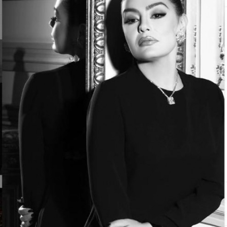 تسريحة الشعر المشدود من الأمام