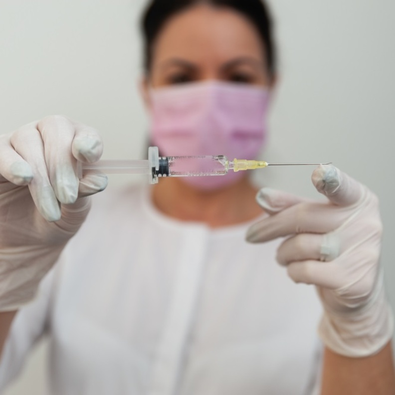 ما هي مدة المناعة بعد الحصول على لقاح كورونا