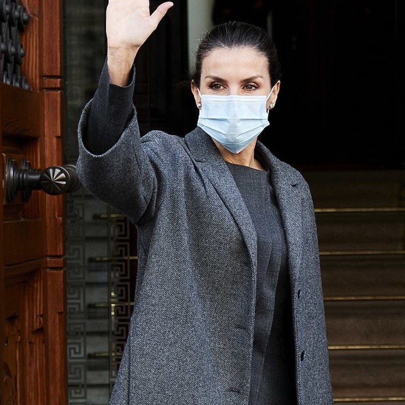 ملكة إسبانيا في اجتماع عمل في الأكاديمية الملكة للغات