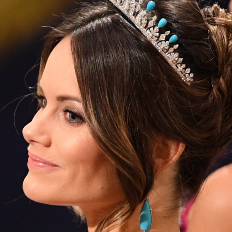 أفخم مجوهرات سيدات القصور الملكية المرصعة بالفيروز حجر شهر ديسمبر