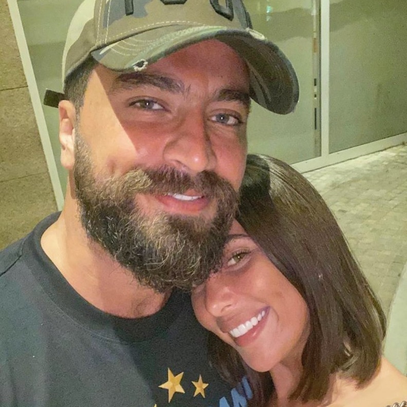 معتصم النهار وزوجته