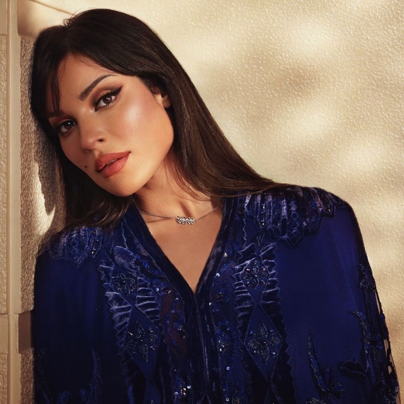  رسمات ايلاينر جريئة ورفيعة بأسلوب النجمة نادين نجيم