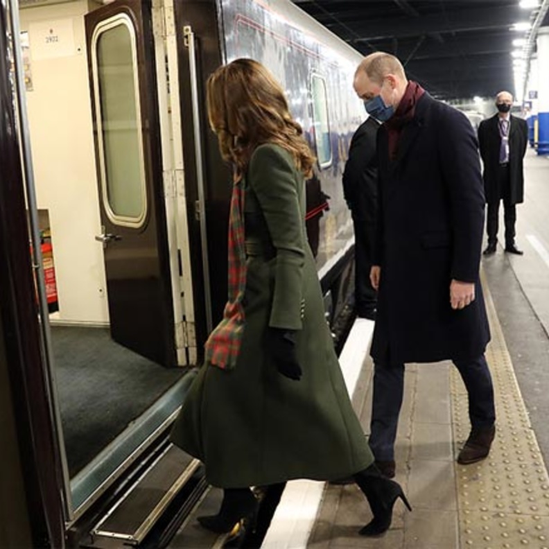 الأمير وليام وكيت ميدلتون يجوبان المملكة المتحدة بالقطار الملكي