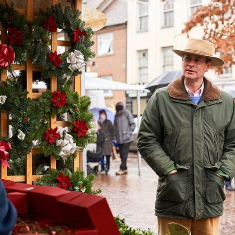 إيرل وسكس في رحلة تسوق دعما للأسواق المحلية