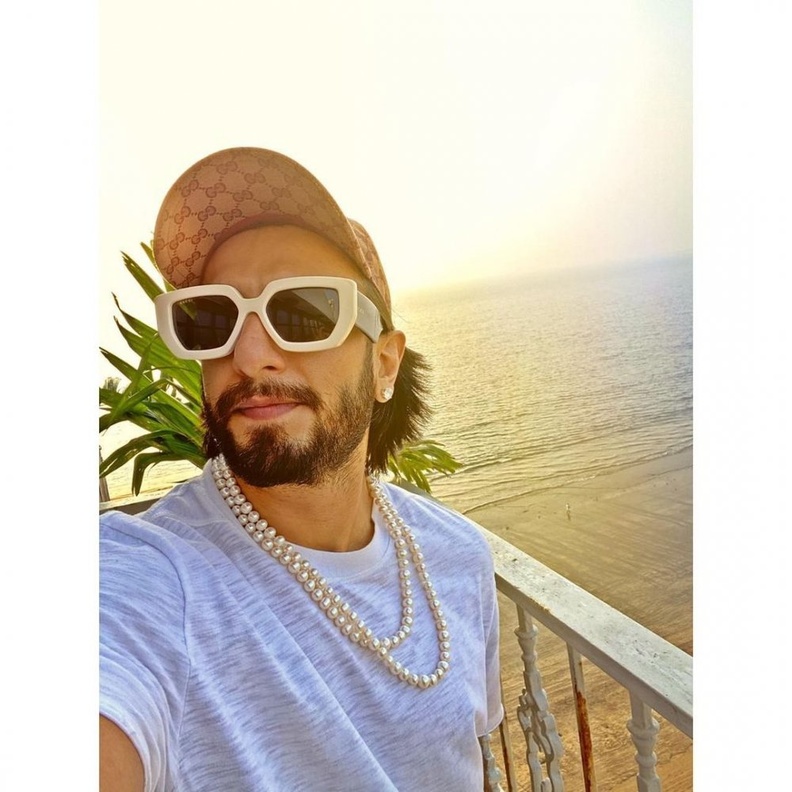 رانفير سينغ ظهر بعقد ديبيكا بادوكون