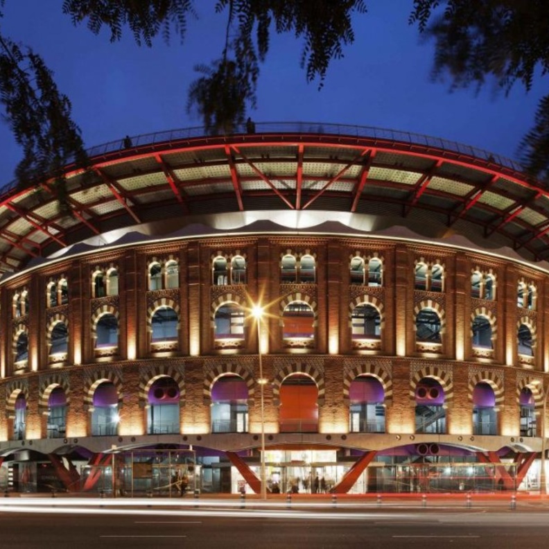 مركز تسوق Las Arenas