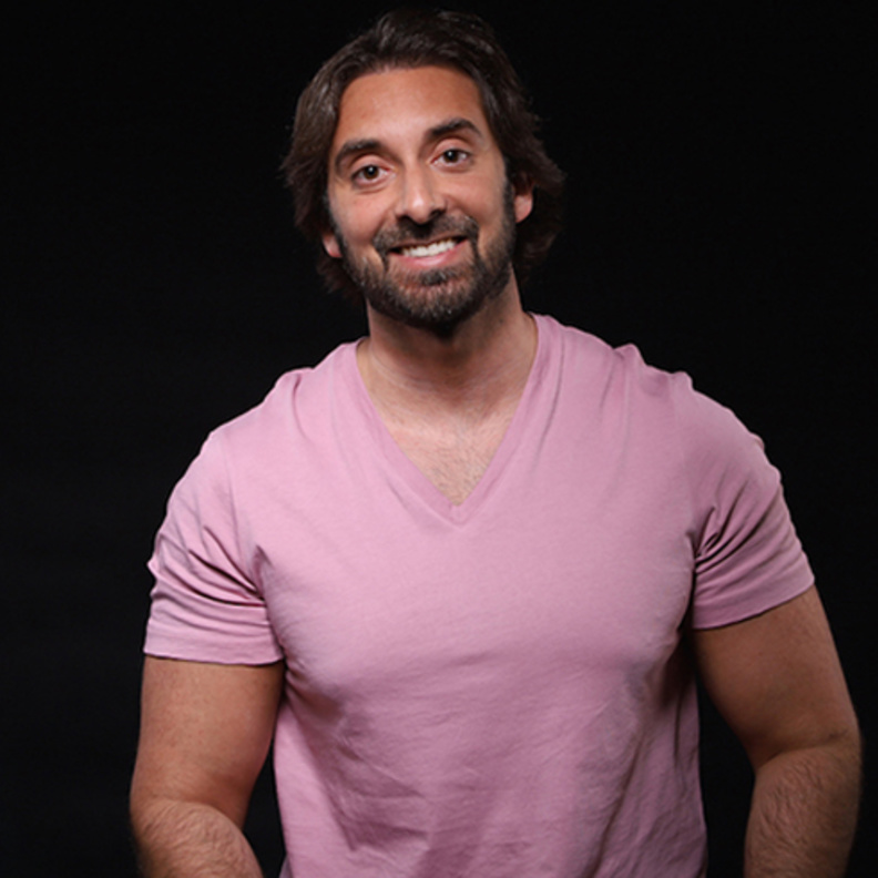 الفنان السعودي خالد زاهد شارك في العديد من المعارض الدولية والمحلية