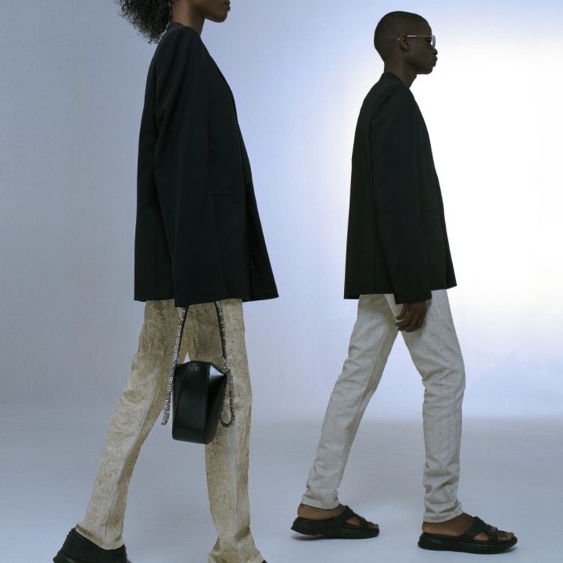 جيڤنشي تطلق مجموعة “TEASER” محدودة الإصدار من توقيع ماثيو م. ويليامز