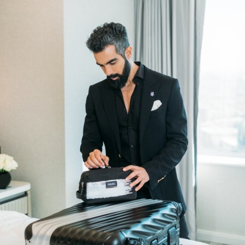 TUMI تطلق مجموعة أسيا والشرق الأوسط المصغّرة باللون الأسود/الفضّي