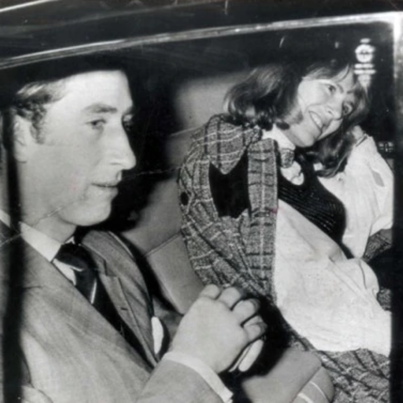 استمرت العلاقة السرية بين الثنائي لتنكشف للعلن في آخر المطاف