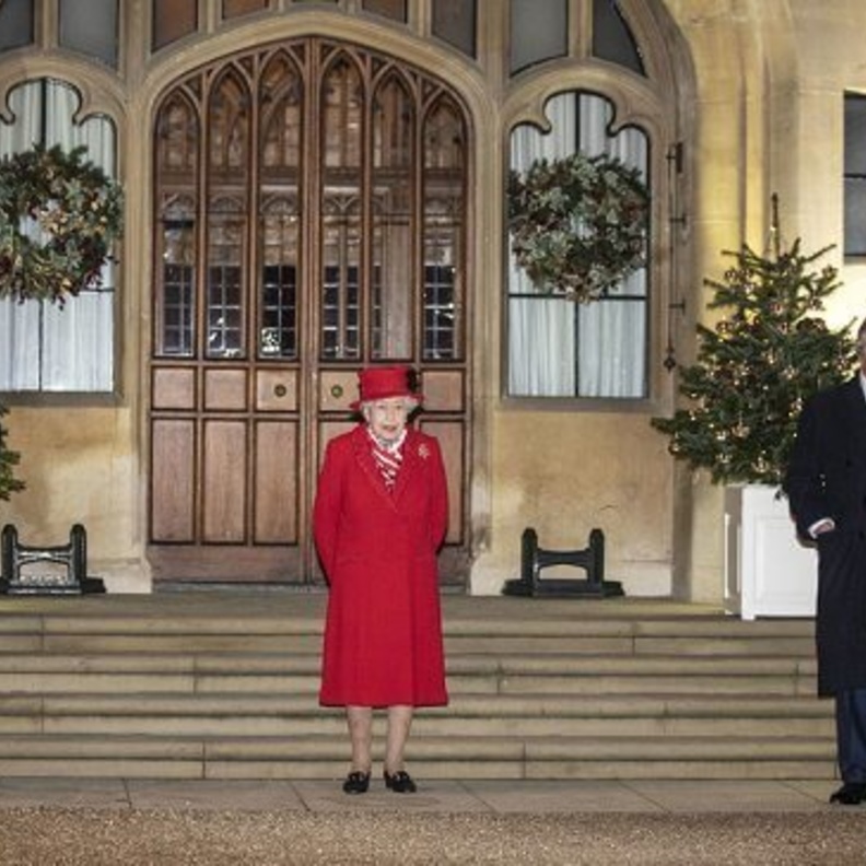  ملكة بريطانيا تستقبل وليام وكيت في وندسور في نهاية جولتهما الملكية الجديدة