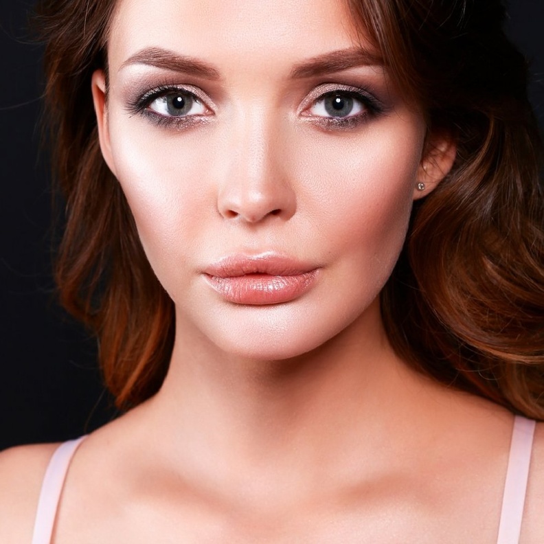 طريقة عمل مكياج شتوي بألوان دافئة موضة شتاء 2020