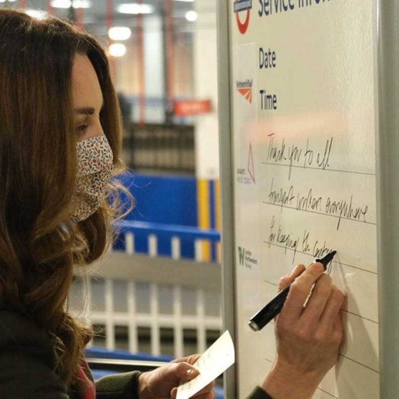 ما هو الخطأ الإملائي الذي ارتكبته كيت ميدلتون عند كتابتها رسالة شكر لعمال ‏النقل؟