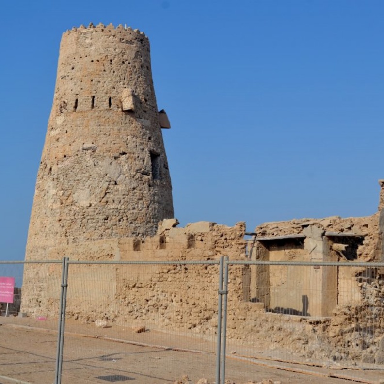 العديد من الحكايات والقصص التاريخية في جزيرة الحمراء الساحرة 