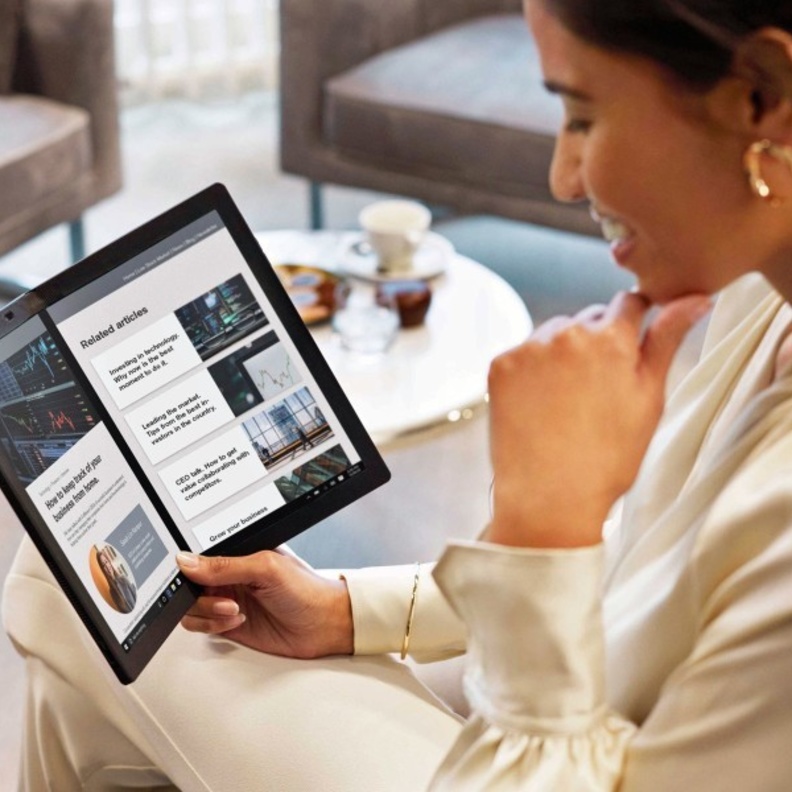 لينوفو تجلب أول حاسوب قابل للطي 