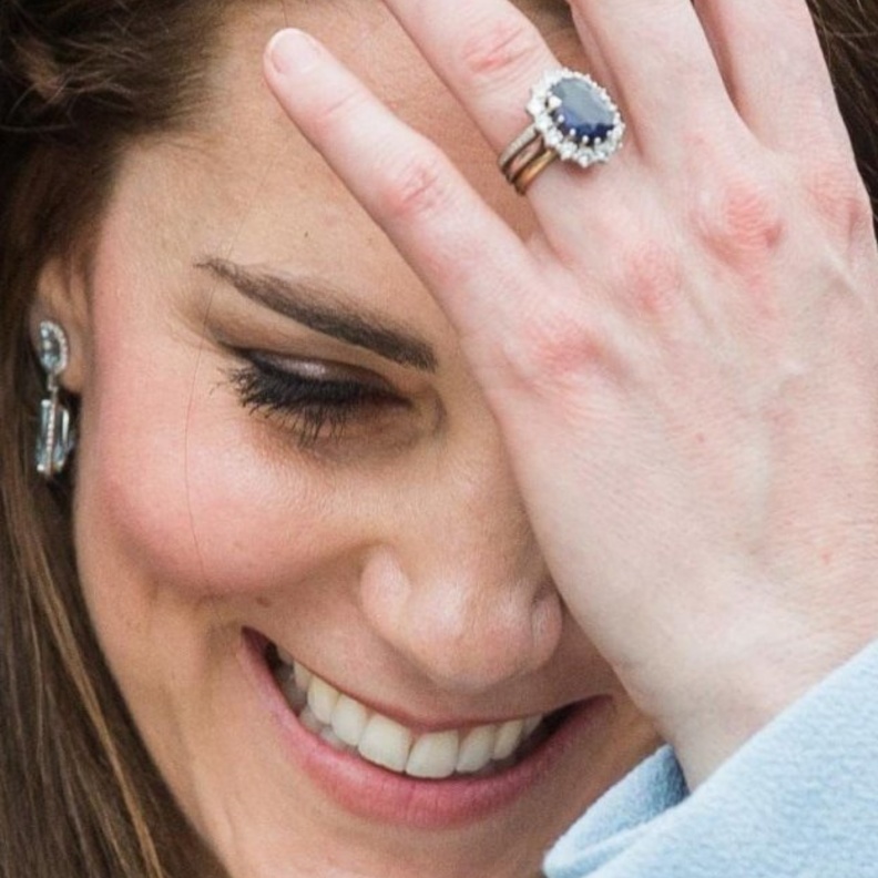 أجمل خواتم خطوبة سيدات العائلات الملكية بسحر الأحجار الملونة