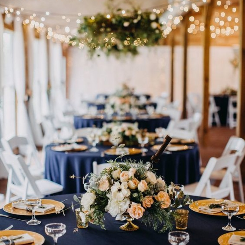  افكار ديكور شراشف طاولات الزفاف باللون الازرق