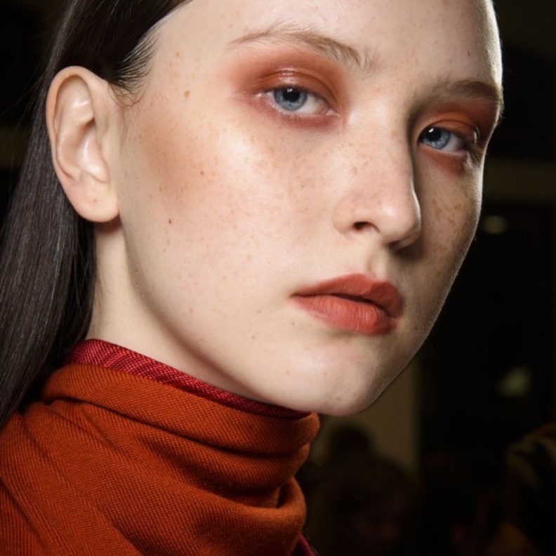 أفضل ألوان الروج بدرجات المشمشي لهذا الموسم