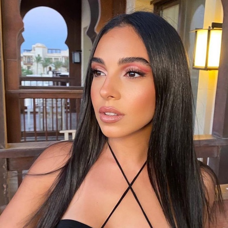 مكياج عيون بألوان رائجة لسلمى ابو ضيف