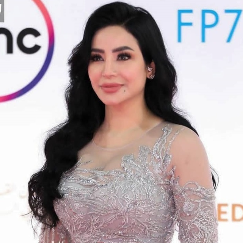 طرق تطبيق اجمل تسريحات الشعر الأسود من وحي اطلالات لجين عمران