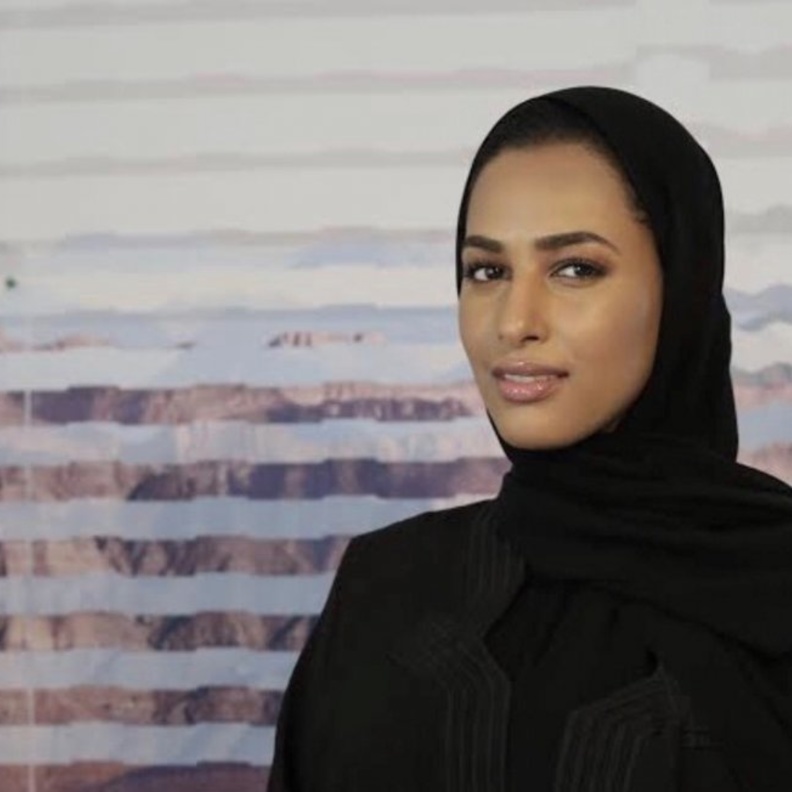 الفنانة التشكيلية أسماء بالحمر.. موهبة إماراتية فذة تعشق الفن