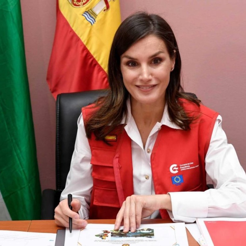 ملكة إسبانيا تحمل 120 طنا من المساعدات في زيارة إنسانية إلى إلى هندوراس