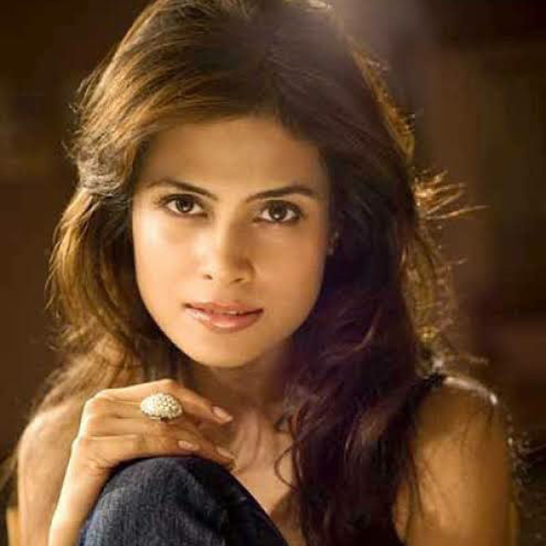 الشرطة تحقق في وفاة أريا بانيرجي