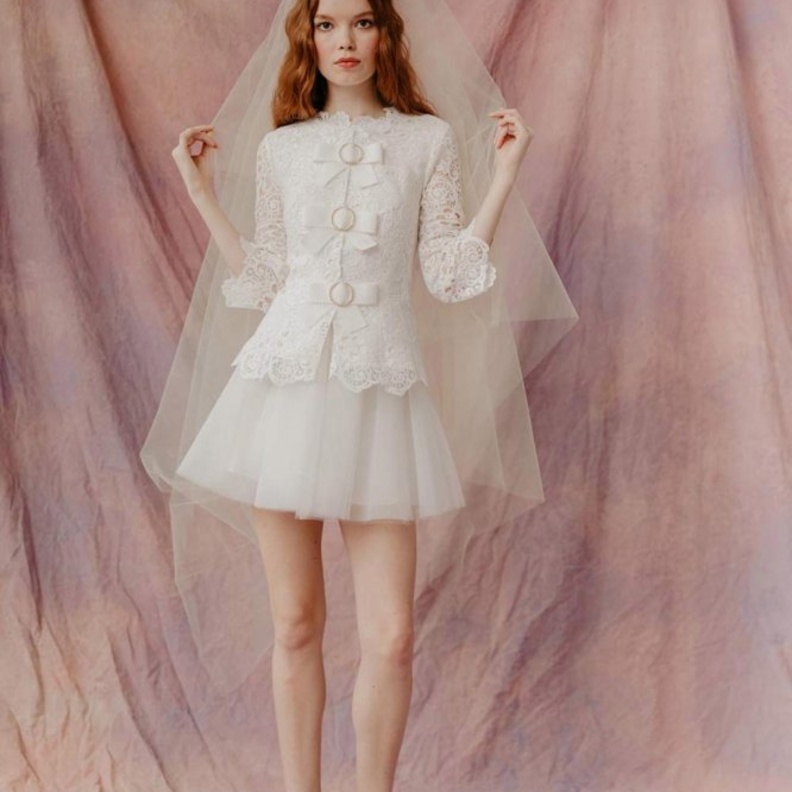 فساتين زفاف قصيرة منفوشة من LWells