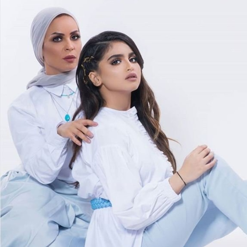 منى السابر وحلا الترك