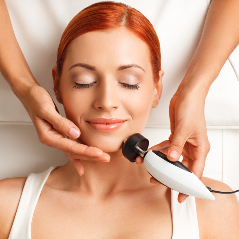 فوائد علاج البشرة بالهيدرافيشيل