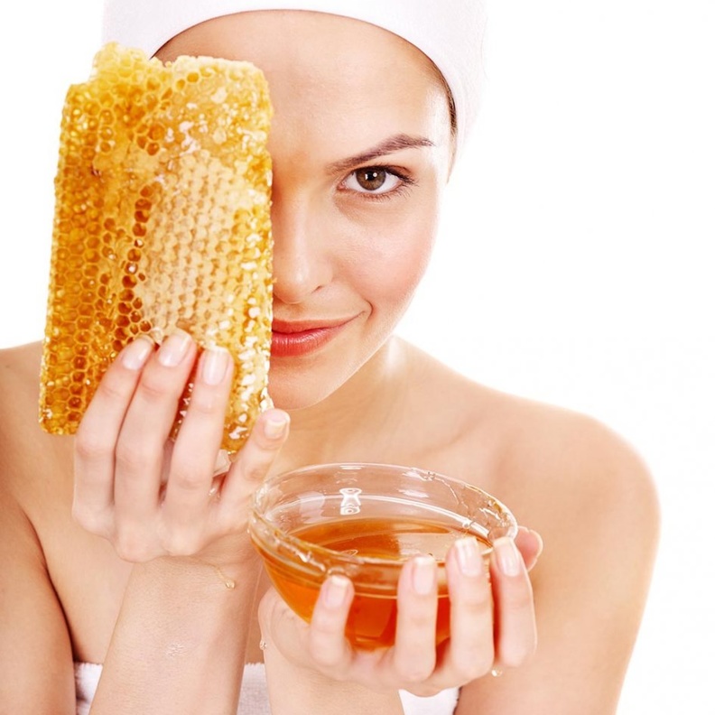  وصفات من العسل تساعد على توهج البشرة