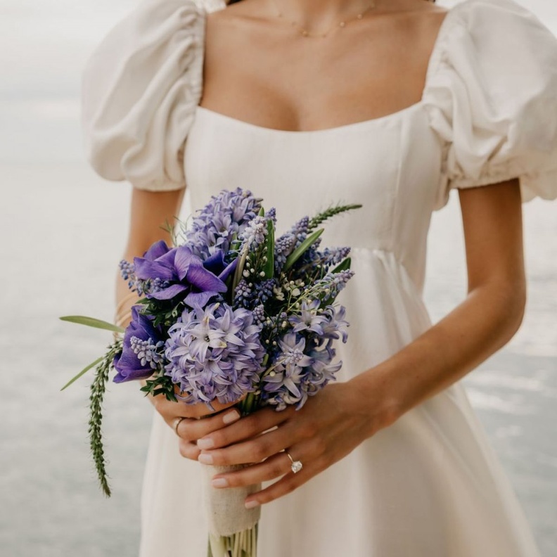  باقة عروس باللون البنفسجي للمرأه الحالمه