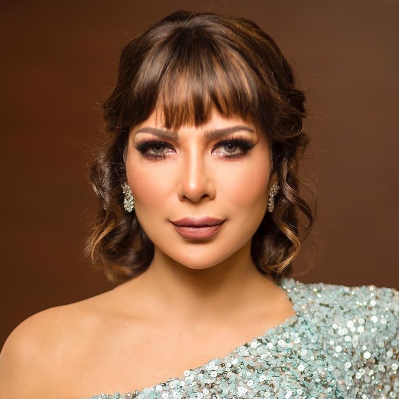 خطوات عمل مكياج النجمات بعمر الـ 50 لإطلالة شبابية ملفتة